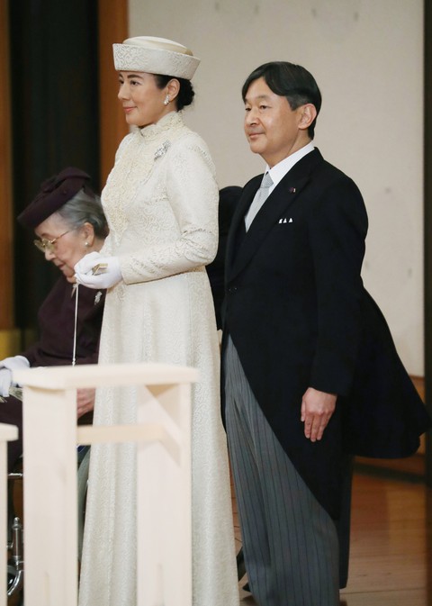 Nhật hoàng Akihito chính thức tuyên bố thoái vị, trở thành thượng hoàng - Ảnh 4. Nhật hoàng Akihito chính thức tuyên bố thoái vị, trở thành thượng hoàng - Ảnh 4.