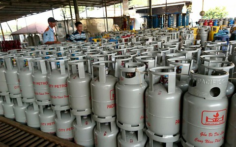 Giá gas tăng lần thứ 5 liên tiếp, thêm 2.000 đồng/bình 12kg - Ảnh 1. Giá gas tăng lần thứ 5 liên tiếp, thêm 2.000 đồng/bình 12kg - Ảnh 1.