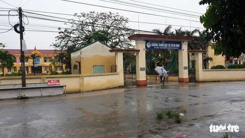 Ngày thường cho nghỉ học, ngày 30-4 bắt học sinh đi học bù - Ảnh 1. Ngày thường cho nghỉ học, ngày 30-4 bắt học sinh đi học bù - Ảnh 1.