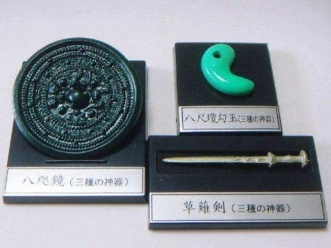Bí ẩn bao trùm 3 báu vật thiêng của Hoàng gia Nhật - Ảnh 2. Bí ẩn bao trùm 3 báu vật thiêng của Hoàng gia Nhật - Ảnh 2.