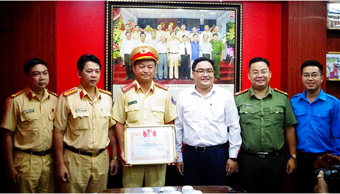 Cảnh sát giao thông kể chuyện truy bắt xe chở gần 900 bánh ma túy - Ảnh 1. Cảnh sát giao thông kể chuyện truy bắt xe chở gần 900 bánh ma túy - Ảnh 1.