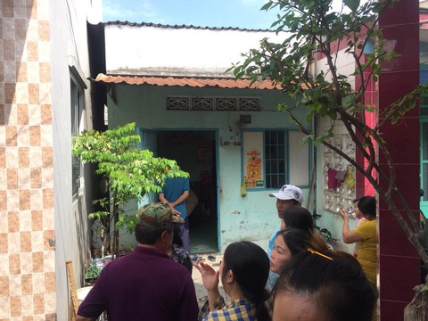 Ngã chết khi lên mái nhà sửa máng nước - Ảnh 1. Ngã chết khi lên mái nhà sửa máng nước - Ảnh 1.