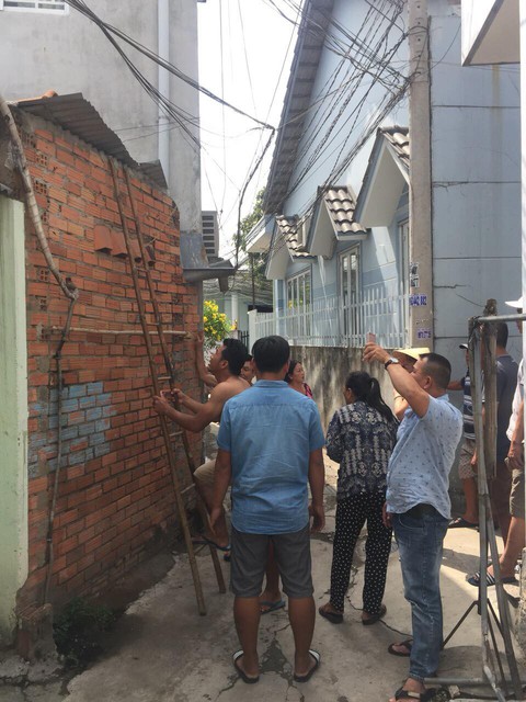Ngã chết khi lên mái nhà sửa máng nước - Ảnh 2. Ngã chết khi lên mái nhà sửa máng nước - Ảnh 2.