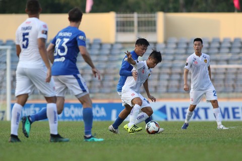 Vòng 4 V-League 2019: Mạc Hồng Quân ghi bàn giúp Quảng Ninh đá bại Quảng Nam - Ảnh 2. Vòng 4 V-League 2019: Mạc Hồng Quân ghi bàn giúp Quảng Ninh đá bại Quảng Nam - Ảnh 2.