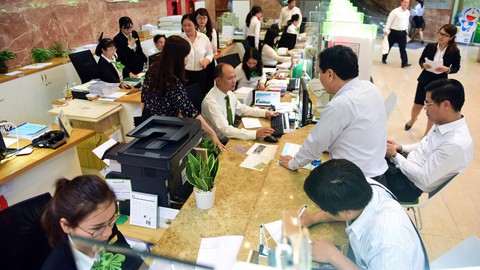 Siết tín dụng, lãi suất huy động sẽ giảm? - Ảnh 1. Siết tín dụng, lãi suất huy động sẽ giảm? - Ảnh 1.