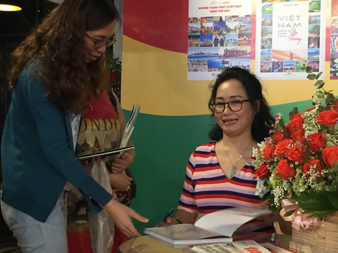 Chu du cùng tác giả Huỳnh Thu Dung qua 25 thành phố - Ảnh 4. Chu du cùng tác giả Huỳnh Thu Dung qua 25 thành phố - Ảnh 4.
