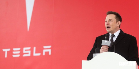 Giao xe hơi điện không kịp, cổ phiếu Tesla của tỉ phú Elon Musk giảm mạnh - Ảnh 1. Giao xe hơi điện không kịp, cổ phiếu Tesla của tỉ phú Elon Musk giảm mạnh - Ảnh 1.