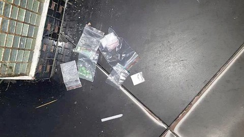 Ập vào quán bar, phát hiện nhiều thanh niên sử dụng ma túy - Ảnh 2. Ập vào quán bar, phát hiện nhiều thanh niên sử dụng ma túy - Ảnh 2.