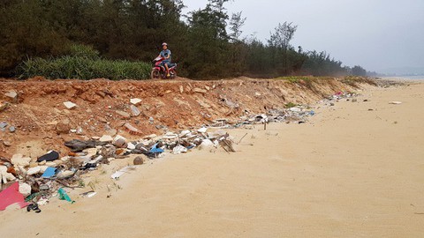 Kè biển Tam Quan 80 tỉ đổ sập chỉ rút kinh nghiệm là chưa tương xứng - Ảnh 2. Kè biển Tam Quan 80 tỉ đổ sập chỉ rút kinh nghiệm là chưa tương xứng - Ảnh 2.