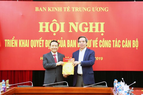 Phó giám đốc ĐHQG Hà Nội làm phó trưởng Ban Kinh tế trung ương - Ảnh 1. Phó giám đốc ĐHQG Hà Nội làm phó trưởng Ban Kinh tế trung ương - Ảnh 1.