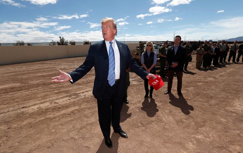 Hạ viện Mỹ kiện chính quyền ông Trump vụ bức tường biên giới - Ảnh 2. Hạ viện Mỹ kiện chính quyền ông Trump vụ bức tường biên giới - Ảnh 2.
