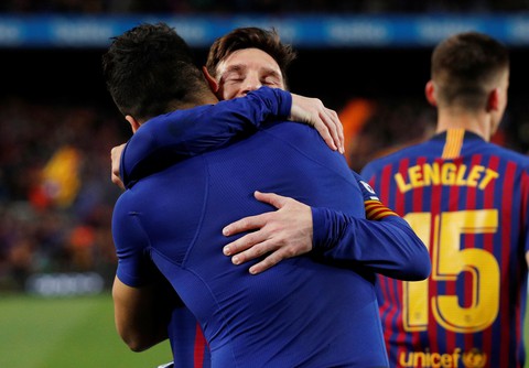Song sát Messi - Suarez giúp Barca vất vả đánh bại 10 cầu thủ Atletico Madrid - Ảnh 1. Song sát Messi - Suarez giúp Barca vất vả đánh bại 10 cầu thủ Atletico Madrid - Ảnh 1.