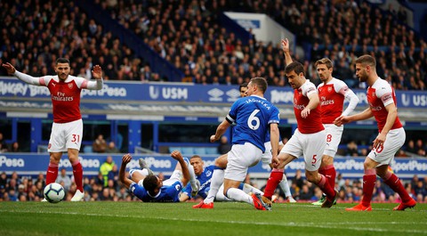 Arsenal bỏ lỡ cơ hội cắt đuôi Chelsea và M.U - Ảnh 1. Arsenal bỏ lỡ cơ hội cắt đuôi Chelsea và M.U - Ảnh 1.