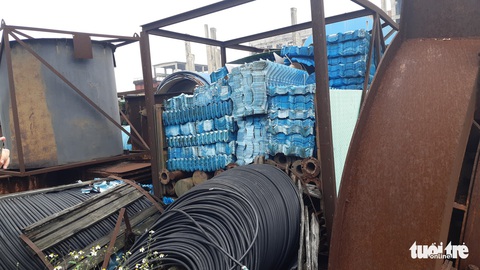 Nhà máy thép 1.000 tỉ đấu giá 100 tỉ phơi nắng mưa như vườn hoang - Ảnh 4. Nhà máy thép 1.000 tỉ đấu giá 100 tỉ phơi nắng mưa như vườn hoang - Ảnh 4.