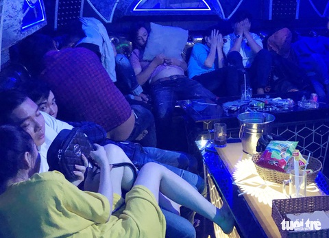 Gần 100 khách dương tính với ma túy tại karaoke Gossip Cà Mau - Ảnh 1. Gần 100 khách dương tính với ma túy tại karaoke Gossip Cà Mau - Ảnh 1.