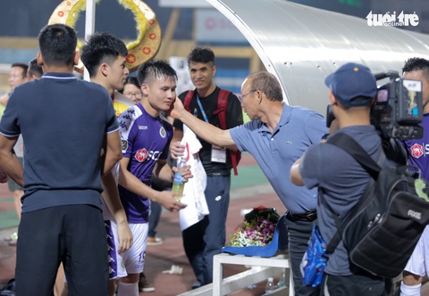 Quang Hải được khen đẳng cấp sau bàn thắng đầu tiên ở V-League 2019 - Ảnh 1. Quang Hải được khen đẳng cấp sau bàn thắng đầu tiên ở V-League 2019 - Ảnh 1.