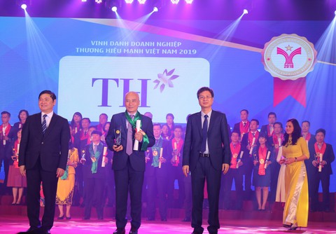 Tập đoàn TH lọt Top 10 thương hiệu mạnh Việt Nam 2018 - Ảnh 1. Tập đoàn TH lọt Top 10 thương hiệu mạnh Việt Nam 2018 - Ảnh 1.
