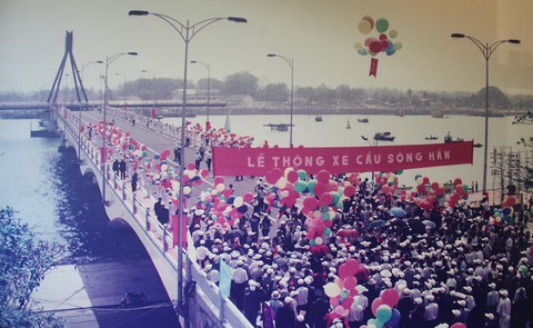 Những nhịp cầu phát triển Đà Nẵng - Kỳ 2: Cây cầu của triệu tấm lòng - Ảnh 1. Những nhịp cầu phát triển Đà Nẵng - Kỳ 2: Cây cầu của triệu tấm lòng - Ảnh 1.