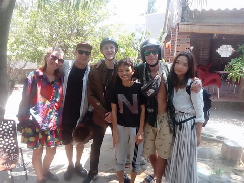 Nhặt được tài sản người nước ngoài, nhờ con đăng Facebook tìm người trả lại - Ảnh 2. Nhặt được tài sản người nước ngoài, nhờ con đăng Facebook tìm người trả lại - Ảnh 2.