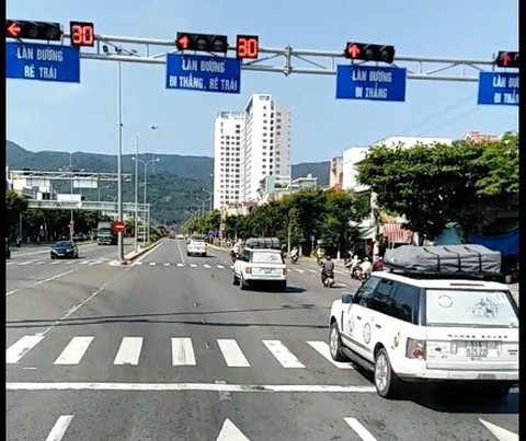 Xử phạt đoàn xe vượt đèn đỏ ở Đà Nẵng của Tập đoàn Trung Nguyên - Ảnh 1. Xử phạt đoàn xe vượt đèn đỏ ở Đà Nẵng của Tập đoàn Trung Nguyên - Ảnh 1.