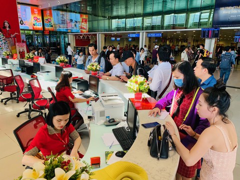 Hàng không tung bán vé tết sớm, giá từ 200.000 - 900.000 đồng/vé - Ảnh 1. Hàng không tung bán vé tết sớm, giá từ 200.000 - 900.000 đồng/vé - Ảnh 1.