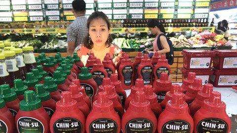 18.000 chai tương ớt Chin-su: Vì sao Nhật cấm, Việt Nam cho phép? - Ảnh 1. 18.000 chai tương ớt Chin-su: Vì sao Nhật cấm, Việt Nam cho phép? - Ảnh 1.