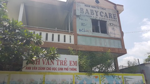 Cháy trường mầm non, sơ tán 120 trẻ giữa trưa - Ảnh 2. Cháy trường mầm non, sơ tán 120 trẻ giữa trưa - Ảnh 2.