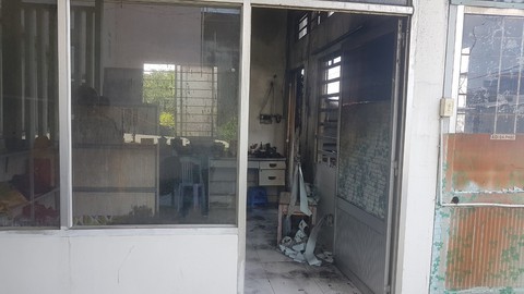 Cháy trường mầm non, sơ tán 120 trẻ giữa trưa - Ảnh 1. Cháy trường mầm non, sơ tán 120 trẻ giữa trưa - Ảnh 1.