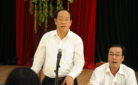 Chủ tịch tỉnh Quảng Nam dừng họp để tiếp dân vụ mua đất không được cấp sổ đỏ - Ảnh 3. Chủ tịch tỉnh Quảng Nam dừng họp để tiếp dân vụ mua đất không được cấp sổ đỏ - Ảnh 3.