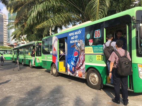 Gọi hotline để được trợ giúp khi bị quấy rối tình dục trên xe buýt - Ảnh 1. Gọi hotline để được trợ giúp khi bị quấy rối tình dục trên xe buýt - Ảnh 1.