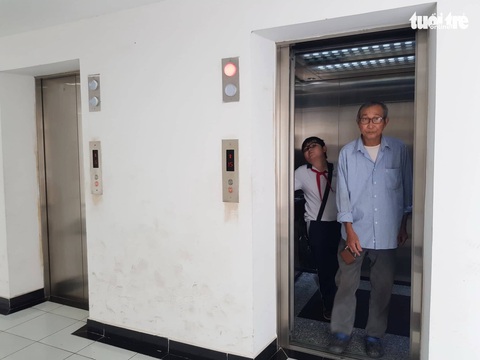 Sau nhiều vụ sàm sỡ trong thang máy, cư dân chung cư lo chuyện camera - Ảnh 1. Sau nhiều vụ sàm sỡ trong thang máy, cư dân chung cư lo chuyện camera - Ảnh 1.