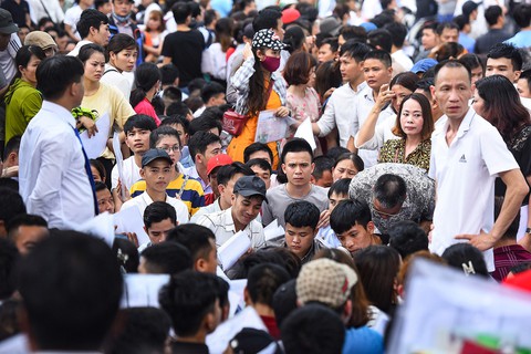 Hàng ngàn người Việt xin visa cùng lúc, Sứ quán Hàn Quốc nói gì? - Ảnh 2. Hàng ngàn người Việt xin visa cùng lúc, Sứ quán Hàn Quốc nói gì? - Ảnh 2.