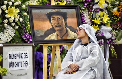 Lê Bình: Người luôn đúng giờ và vắt kiệt sức mình cho nghệ thuật - Ảnh 2. Lê Bình: Người luôn đúng giờ và vắt kiệt sức mình cho nghệ thuật - Ảnh 2.
