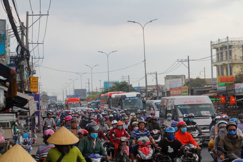 Các cửa ngõ TP.HCM đông dần cuối kỳ nghỉ lễ - Ảnh 2. Các cửa ngõ TP.HCM đông dần cuối kỳ nghỉ lễ - Ảnh 2.