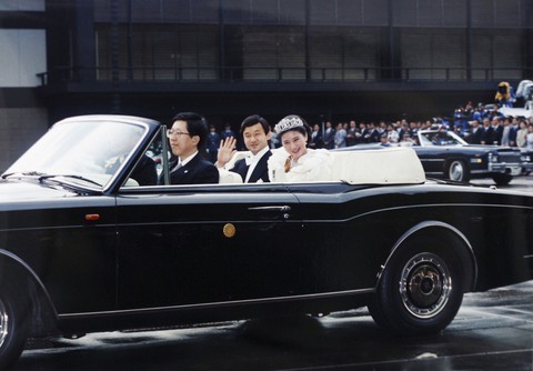 Tân Nhật hoàng Naruhito từng chờ đợi 6 năm để lấy được người mình yêu - Ảnh 3. Tân Nhật hoàng Naruhito từng chờ đợi 6 năm để lấy được người mình yêu - Ảnh 3.