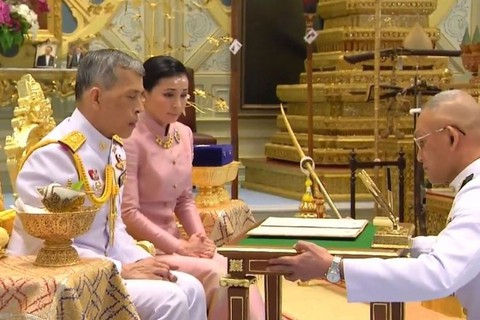 Ba ngày trước lễ đăng cơ, Vua Thái công bố đại tướng Suthida là hoàng hậu - Ảnh 2. Ba ngày trước lễ đăng cơ, Vua Thái công bố đại tướng Suthida là hoàng hậu - Ảnh 2.