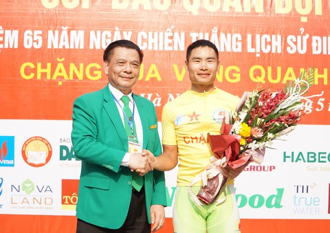 Quàng Văn Cường chiến thắng chặng 1 Giải đua xe đạp Về Điện Biên Phủ 2019 - Ảnh 2. Quàng Văn Cường chiến thắng chặng 1 Giải đua xe đạp Về Điện Biên Phủ 2019 - Ảnh 2.