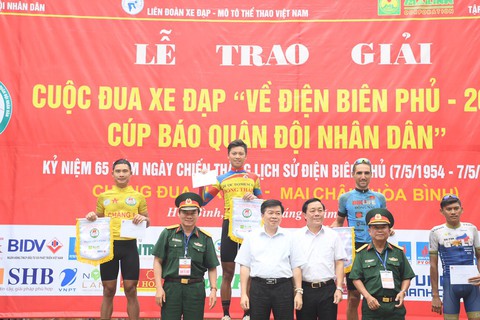 Phan Hoàng Thái về nhất chặng 2 Giải đua xe đạp “Về Điện Biên Phủ 2019” - Ảnh 2. Phan Hoàng Thái về nhất chặng 2 Giải đua xe đạp “Về Điện Biên Phủ 2019” - Ảnh 2.