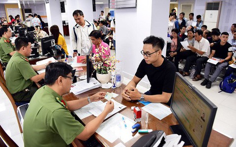 Làm thủ tục cấp hộ chiếu tại giường bệnh cho bệnh nhân cần ra nước ngoài chữa trị - Ảnh 1. Làm thủ tục cấp hộ chiếu tại giường bệnh cho bệnh nhân cần ra nước ngoài chữa trị - Ảnh 1.