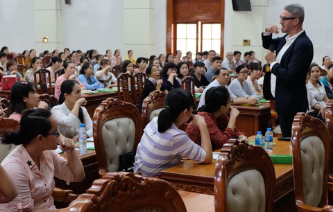 Giáo viên 26 tỉnh thành tập huấn sử dụng sách tham khảo - Ảnh 1. Giáo viên 26 tỉnh thành tập huấn sử dụng sách tham khảo - Ảnh 1.