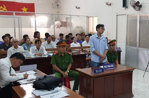 Cán bộ bảo hiểm xã hội tỉnh nhận 18 tháng tù vì uống bia lái xe tông chết người - Ảnh 1. Cán bộ bảo hiểm xã hội tỉnh nhận 18 tháng tù vì uống bia lái xe tông chết người - Ảnh 1.