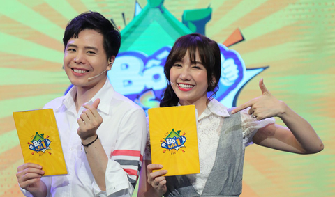 Hari Won cùng Trịnh Thăng Bình trổ tài chăm trẻ ở Bố là số 1 - Ảnh 1. Hari Won cùng Trịnh Thăng Bình trổ tài chăm trẻ ở Bố là số 1 - Ảnh 1.