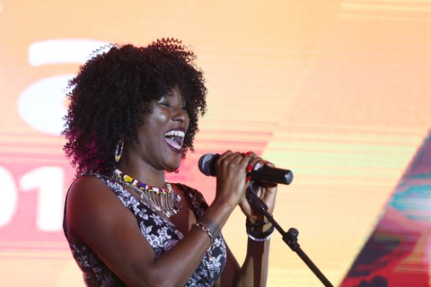 Deni Hines: Khi cần lên tiếng, tôi sẽ ‘nói’ qua âm nhạc - Ảnh 3. Deni Hines: Khi cần lên tiếng, tôi sẽ ‘nói’ qua âm nhạc - Ảnh 3.