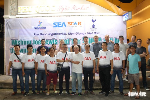 Chợ đêm Phú Quốc sôi động chào đón tỉ phú - ông chủ CLB Tottenham - Ảnh 5. Chợ đêm Phú Quốc sôi động chào đón tỉ phú - ông chủ CLB Tottenham - Ảnh 5.