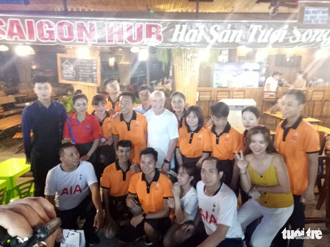 Chợ đêm Phú Quốc sôi động chào đón tỉ phú - ông chủ CLB Tottenham - Ảnh 4. Chợ đêm Phú Quốc sôi động chào đón tỉ phú - ông chủ CLB Tottenham - Ảnh 4.