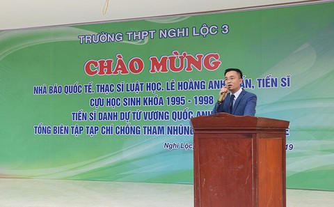Tự nhận nhà báo quốc tế, thẻ báo chí quốc tế là sự lộng danh! - Ảnh 1. Tự nhận nhà báo quốc tế, thẻ báo chí quốc tế là sự lộng danh! - Ảnh 1.
