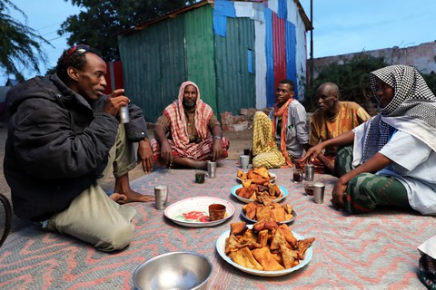 Ramadan 2019 qua những hình ảnh ấn tượng - Ảnh 13. Ramadan 2019 qua những hình ảnh ấn tượng - Ảnh 13.