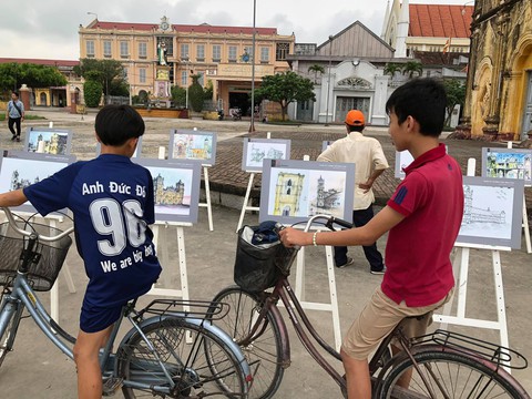 Giáo dân Bùi Chu phát hiện nhà thờ của mình lộng lẫy trên... ký họa - Ảnh 2. Giáo dân Bùi Chu phát hiện nhà thờ của mình lộng lẫy trên... ký họa - Ảnh 2.