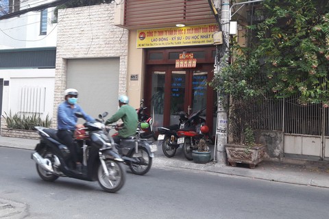 Ngang nhiên tuyển lao động xuất khẩu không phép - Ảnh 1. Ngang nhiên tuyển lao động xuất khẩu không phép - Ảnh 1.