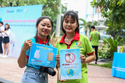 Sinh viên TP.HCM cam kết thấy rác nhặt ngay, không dùng ly nhựa - Ảnh 1. Sinh viên TP.HCM cam kết thấy rác nhặt ngay, không dùng ly nhựa - Ảnh 1.